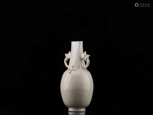 The oldporcelain ssangyong bottleSize: 29.7 cm high bottom d...