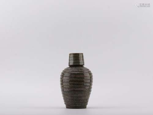 longquan jugsSize: 18.3 cm diameter 3 cm high bottom diamete...