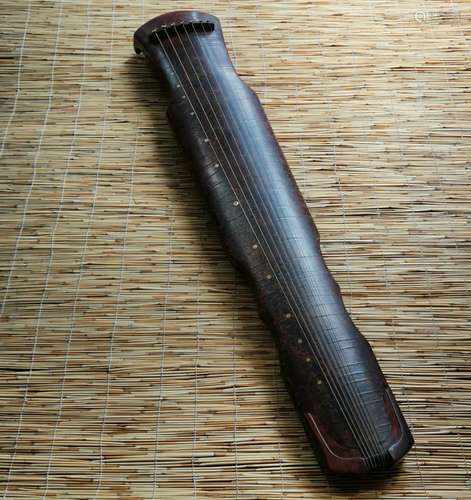 His wooden guqin:Paint jade-like stone embellish, line is fl...