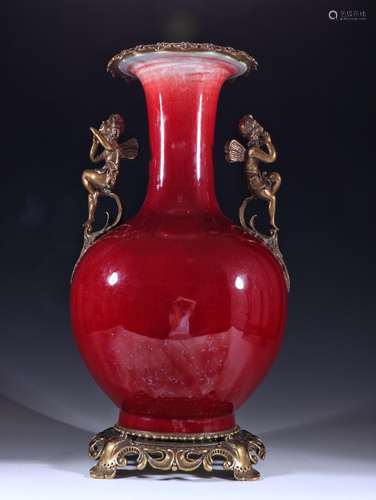 Copper red glaze with earsSpecification: 46 cm diameter 14 c...