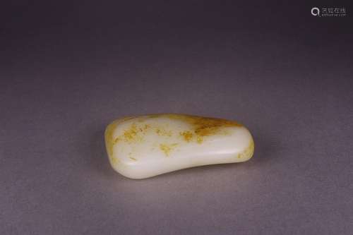 , hotan jade rough stone with the skinSize: 226.7 gExcellent...