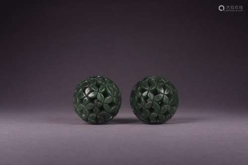 , hotan jade hollow out flowers lines the ball to each other...