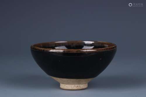 , ji kiln black glazeSize: 6.5 cm diameter 12 cm high weighs...