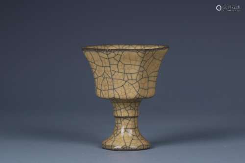 Brother, glaze eight footed cupSize: high mouth 10 cm long a...