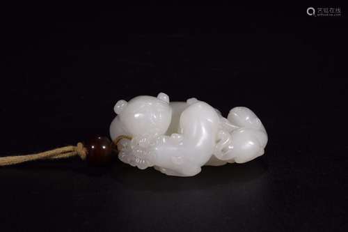 A: hetian jade s press of the handLong and 5.9 cm wide and 3...