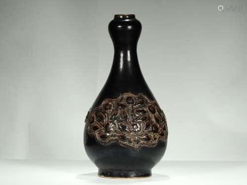 : ji kiln carved garlic bottleSize: 33.5 cm diameter, 4.2 cm...