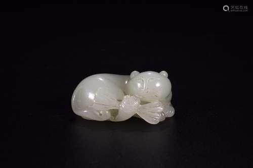 A: hetian jade s press of the handLong and 5.9 cm wide and 4...