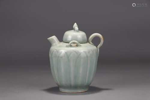 Ewer: shadow blue glaze lotus-shaped pattern11 cm long, 9 cm...