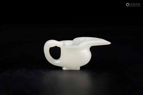 Hetian jade swan gobletSize: 13 * 4.5 * 6 cm weight: 175 gTh...