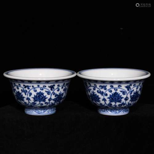 Blue and white flower grain pressure hand cup 5.2 x9.4 aroun...