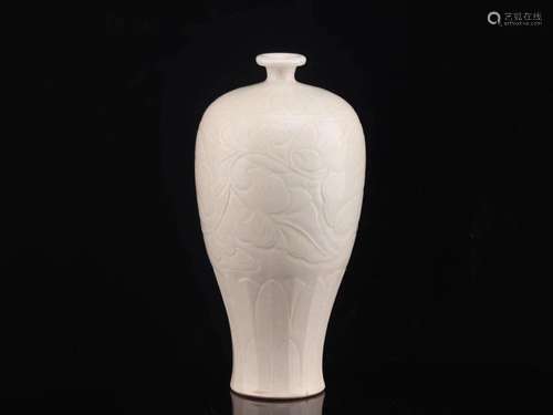 northern songporcelain plum bottleSize: 29 cm diameter 4.2 c...