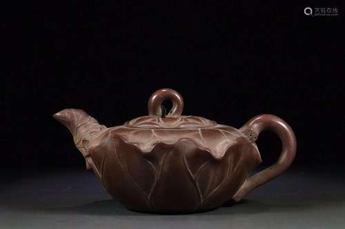 Lotus leaf pot, inscribe: Jiang Rong,This pot of carved pain...