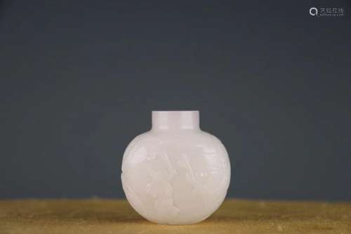 Hetian jade "narrative" in latesnuff bottlesJade j...