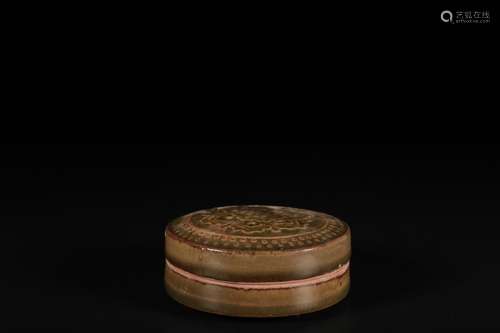 The kiln carved powder compactSize 9 cm high 3.7 cm diameter...