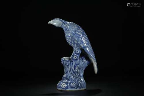 Eagle furnishing articles, blue and whiteSize: high 34 wide ...