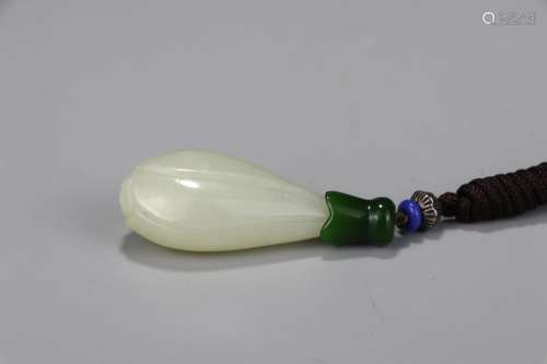 : hetian jade shape pendant5 cm long, 2.1 cm wide, 1.5 cm th...