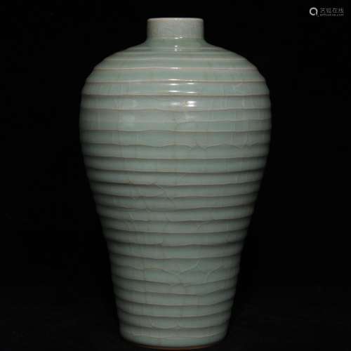 Longquan celadon string lines May 24 x15 bottle