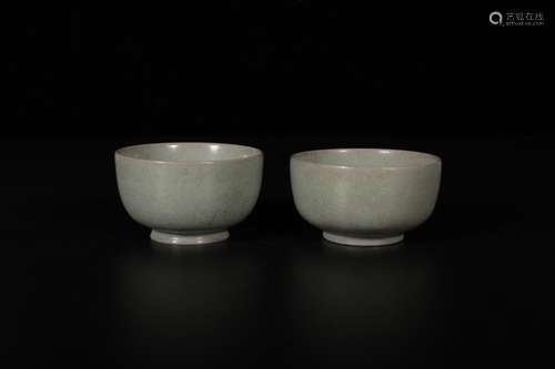 A pair of cool temple's bowlSize 5 cm diameter 9 cm high...