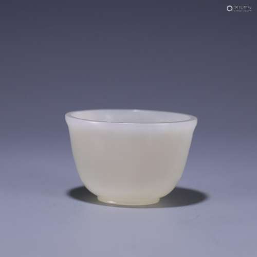 And hetian jade cup, size: 5.5 * 3.5 cm, 57.1 g!