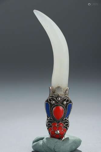 Mana burn: silver inlaid hotan Bai Yuyu tooth pendantSize: 1...