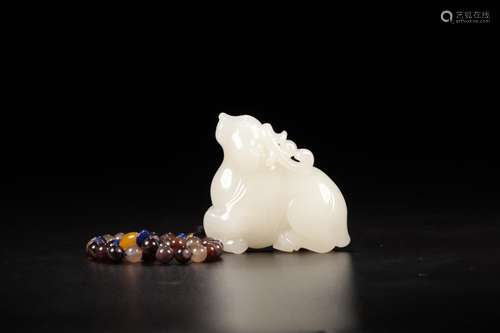 Hetian jade day deerSize: 7.2 * 2.5 * 6.7 cm weighs 220 gToo...