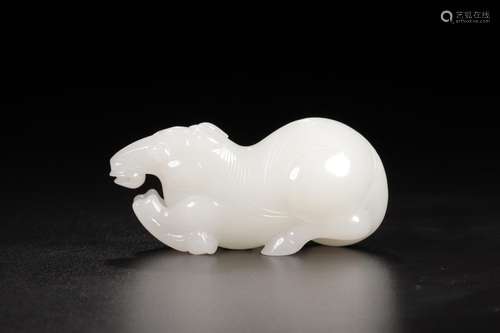 Hetian jade horse furnishing articlesSize: 9.5 * 3.5 * 4 cm ...