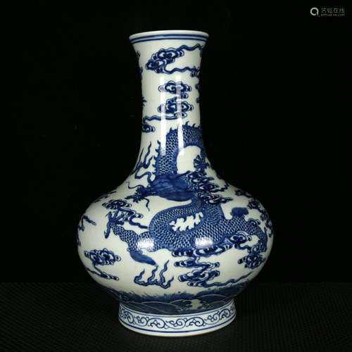 Blue and white YunLongWen bottle33.5 cm diameter 23 cm high