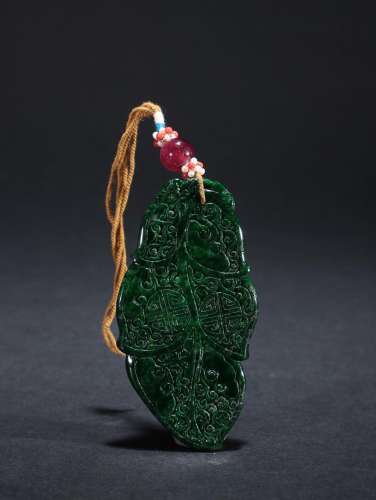 CHINESE JADEITE LEAF WITH CARVED 'SHOU MEDALLION'