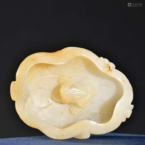 CHINESE HETIAN JADE LOTUS-FORM BRUSH WSAHER WITH CARVED '...