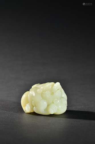 CHINESE HETIAN YELLOW JADE LION