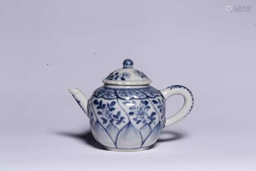 Blue and white flower grain lotus-shaped ewer12 CM diameter ...