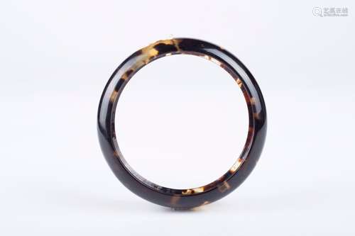 Tortoise shell braceletSpecification: diameter of 7.9 cm dia...