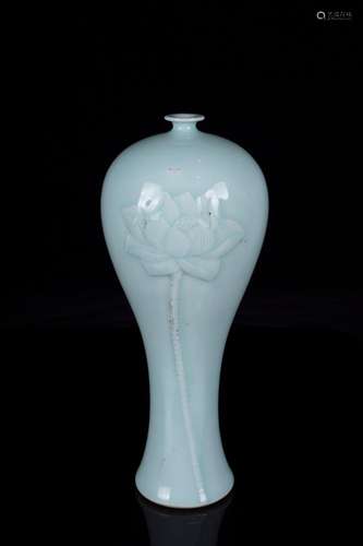 "" the azure glaze carved lotus plum bottleSpecifi...