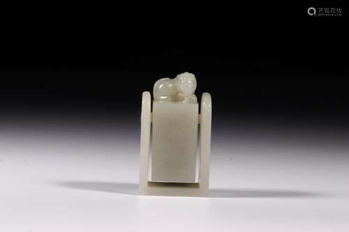 Turn: hetian jade benevolent koanSize: 5.1 cm wide and 2.8 x...