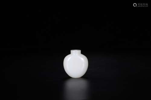 Hetian jade - snuff bottlesSize: 4.8 cm wide and 4.3 x 2.0 c...