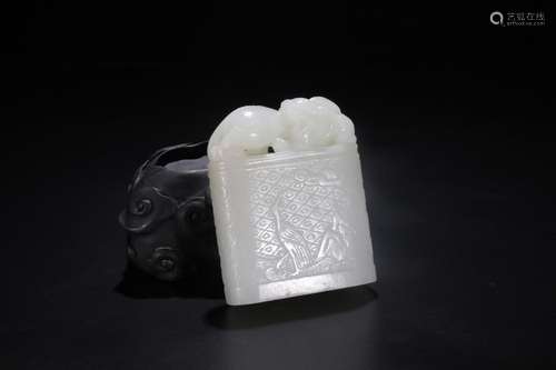 : hetian jade benevolent seal sideSize: 6 high 7.6 cm wide b...