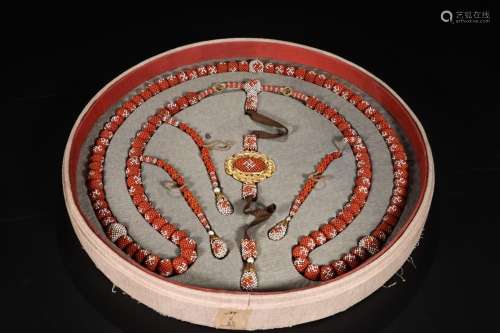 W number 4128Wanted: courtly coral beads 108 seed court bead...