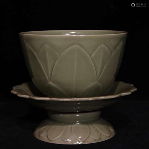 The kiln hand-cut 14.7 x18 bowl