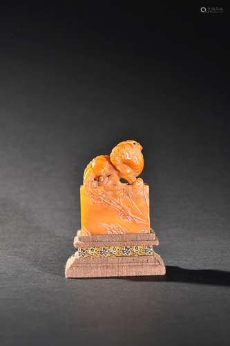 CHINESE TIANHUANG STONE SEAL WITH 'AUSPICIOUS BEAST'...