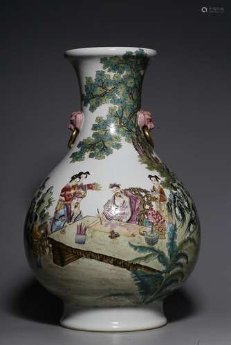 CHINESE FAMILLE-ROSE HANDLED VASE DEPICTING 'MAIDEN'...