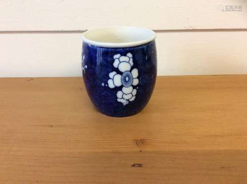 VINTAGE CHINESE BLUE AND WHITE HAWTHORNE BRUSH POT