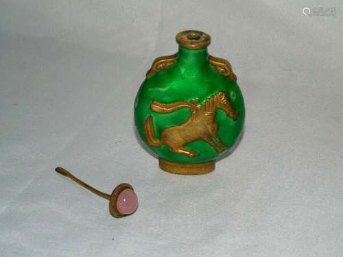 VINTAGE CHINESE GREEN ENAMEL ON BRASS SNUFF BOTTLE WITH HORS...