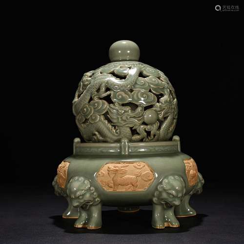 Longquan celadon plum green glaze is hollow-out dragon fumin...