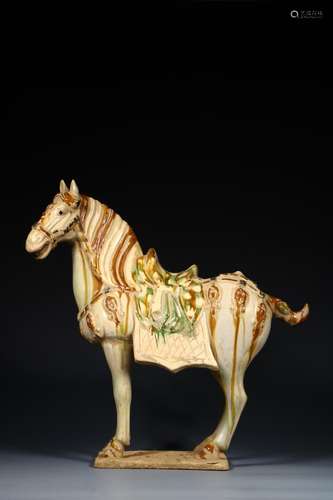 Three-color horse furnishing articlesSize 43 44 long wide hi...