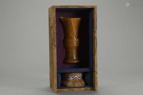 Titles, "shou" poetry vase with flowersSize: 12.2 ...