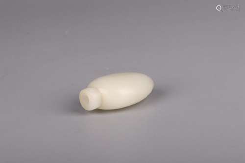 : hetian jade snuff bottlesLong and 3.5 cm wide and 2 cm hig...