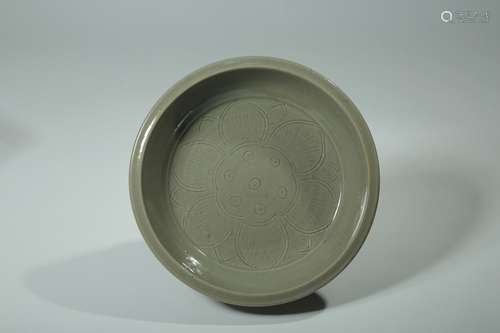 , longquan lotus pattern plate18 cm high 4.1 cm diameter wei...