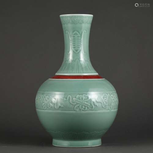 Eight Aquarius, longquan celadonSize, 40.5 22.5 cm in diamet...