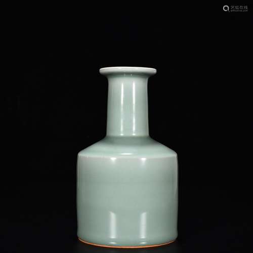 Longquan celadon powder blue glaze paper mallet bottle20 cen...