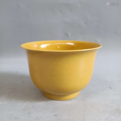 Chicken oil yellow glaze admiralty bowl